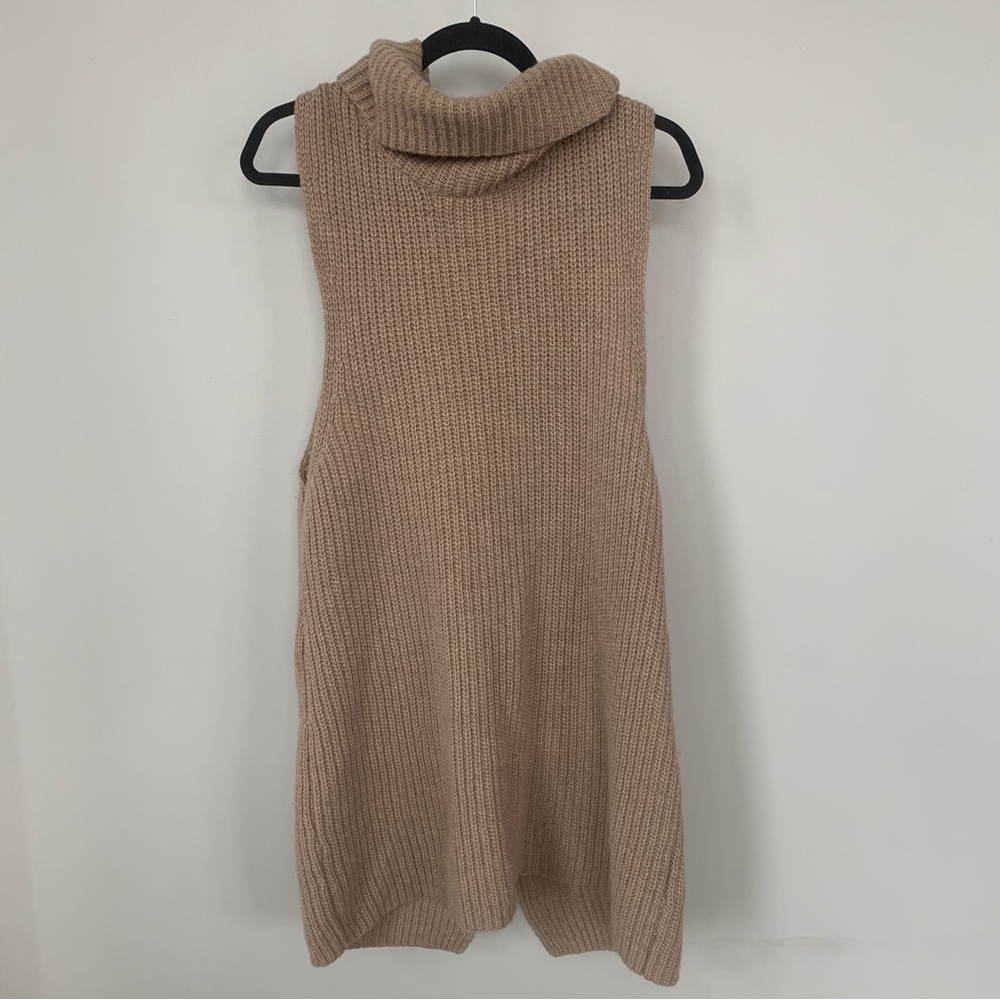 Free People Turtleneck Sleeveless Sweater Size M‎